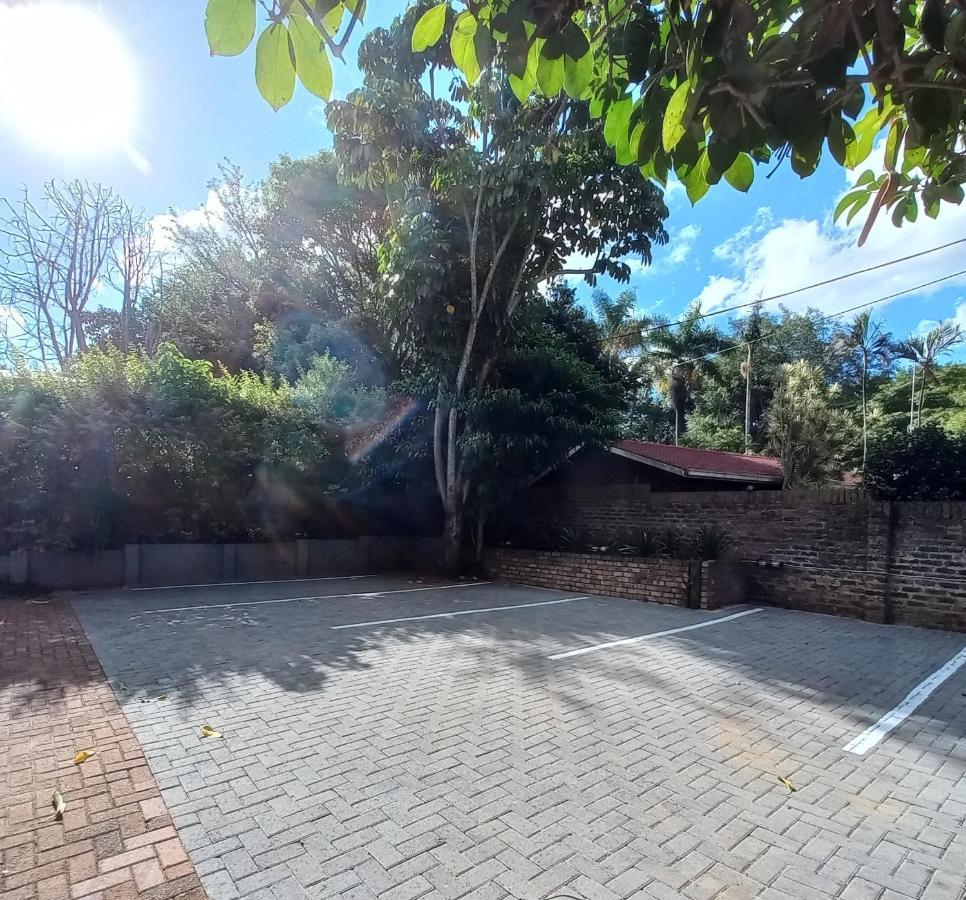 Kruger'S Guest House White River Exterior foto